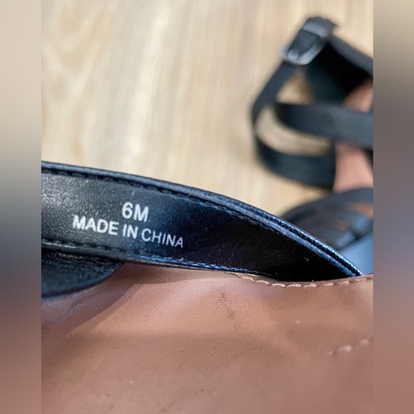 Gianni Bini Black Leather Wedges - 6M EUC - Picture 5 of 5